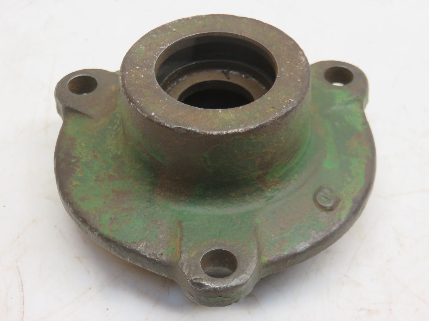 B1141R John Deere Rear Fan Shaft Bearing Housing For B