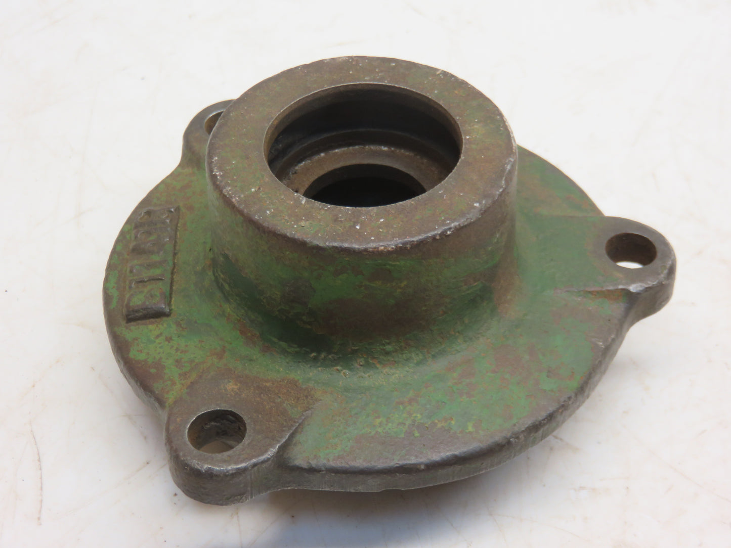 B1141R John Deere Rear Fan Shaft Bearing Housing For B