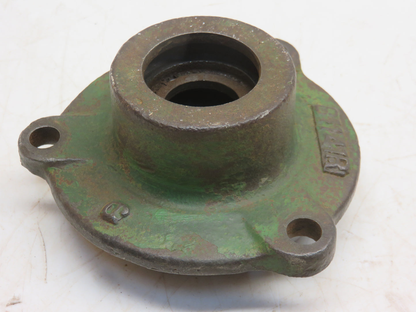 B1141R John Deere Rear Fan Shaft Bearing Housing For B