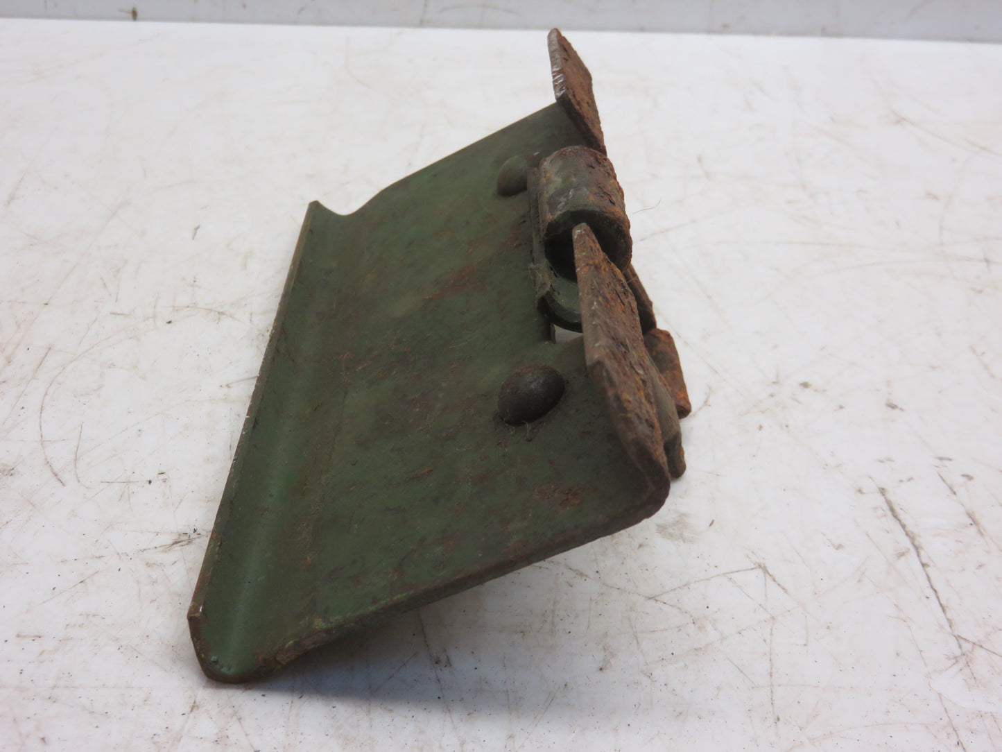 AJ8306N John Deere NOS Wagon Elevator Flight Paddle With Link For 101 Corn Picker