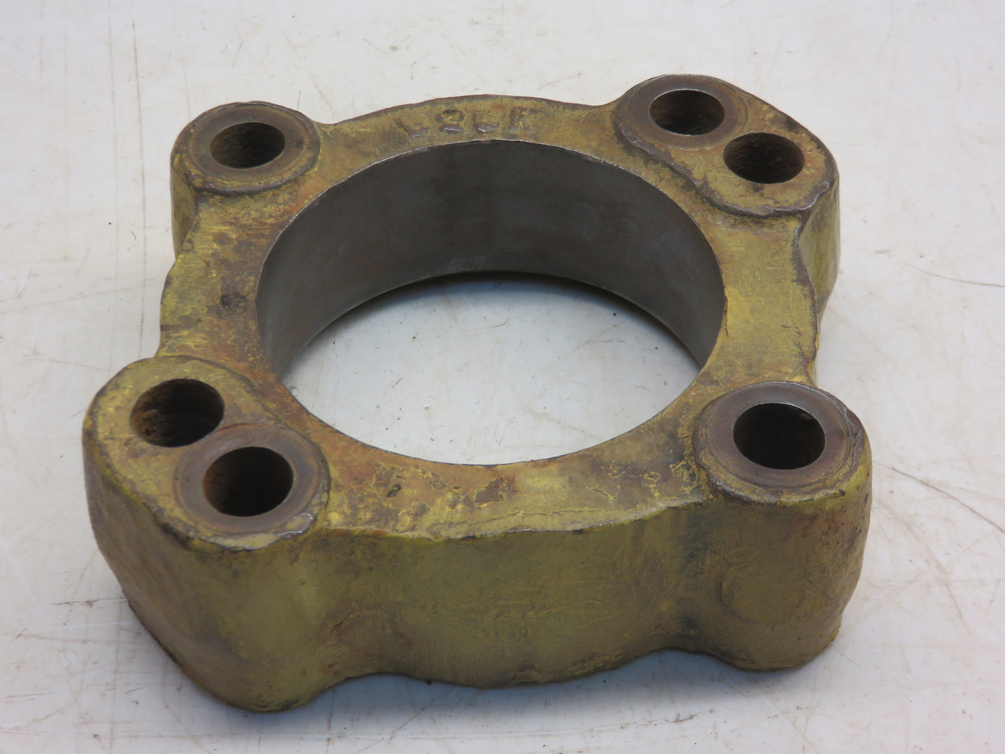 B25R John Deere Rear Wheel Hub Clamp For B