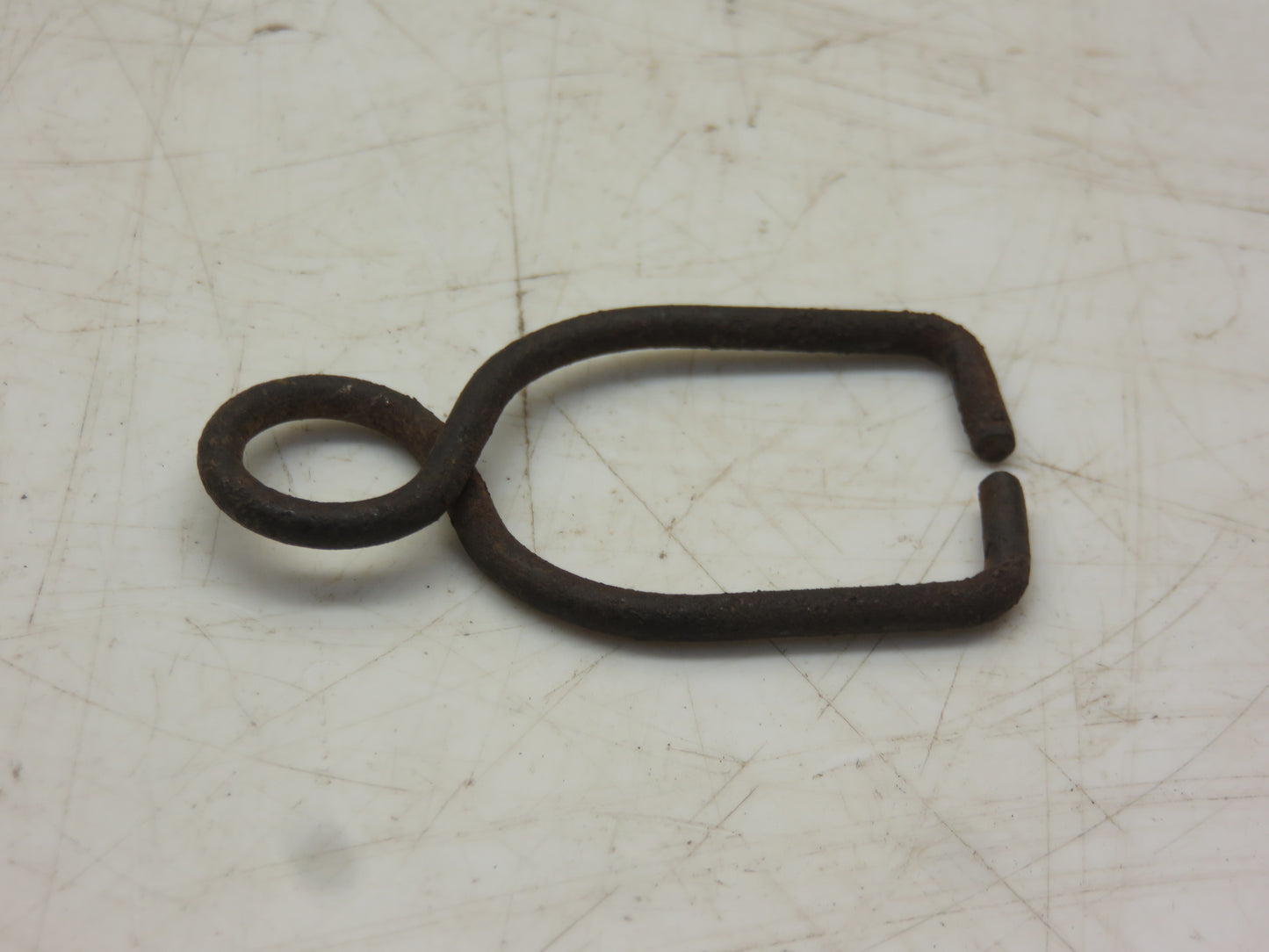 P32229H John Deere Radiator Screen Latch For LUC