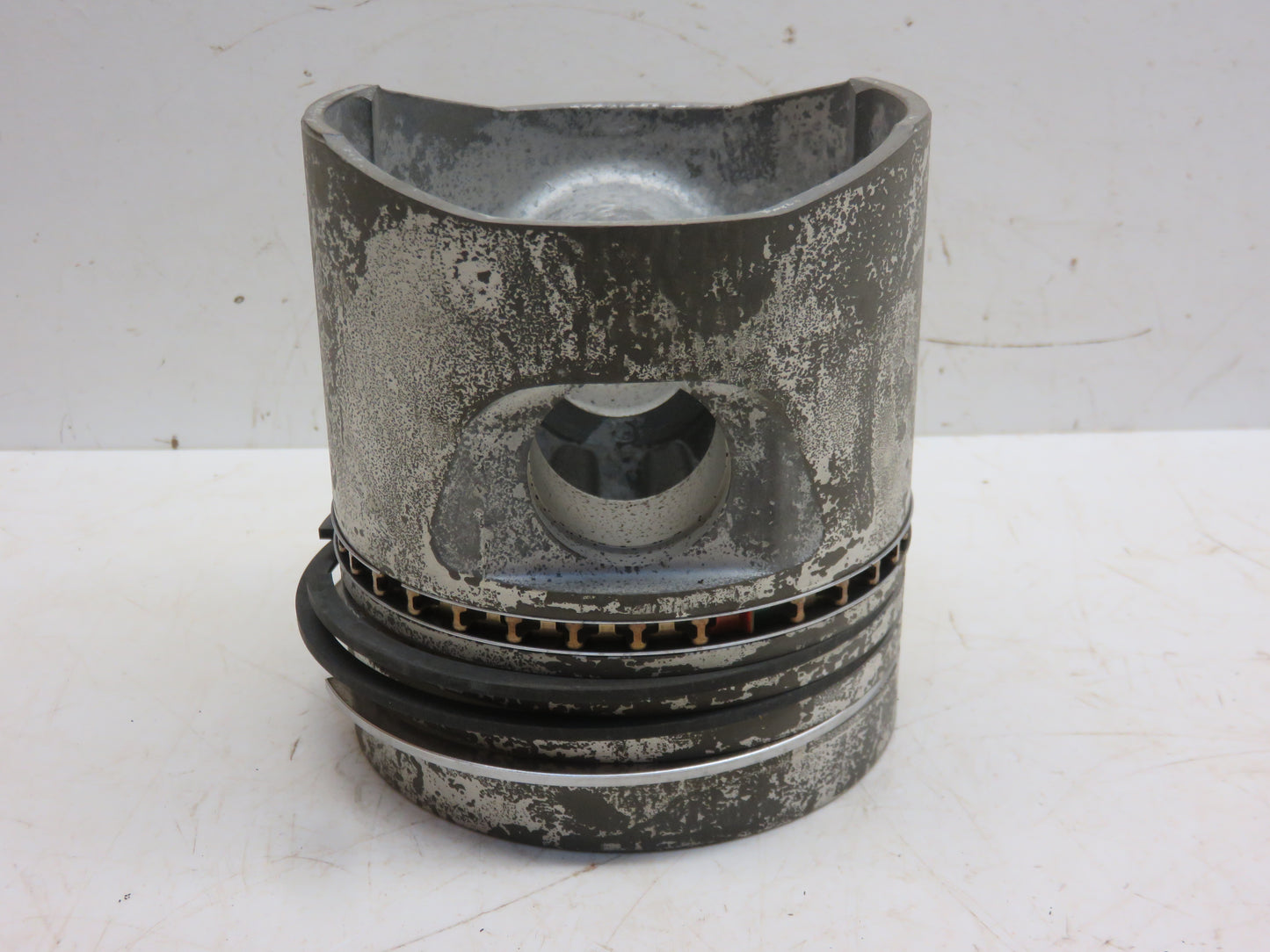 AR39769, AR45964 John Deere NOS Gas Piston For 3010, 4010, 3020, 4020