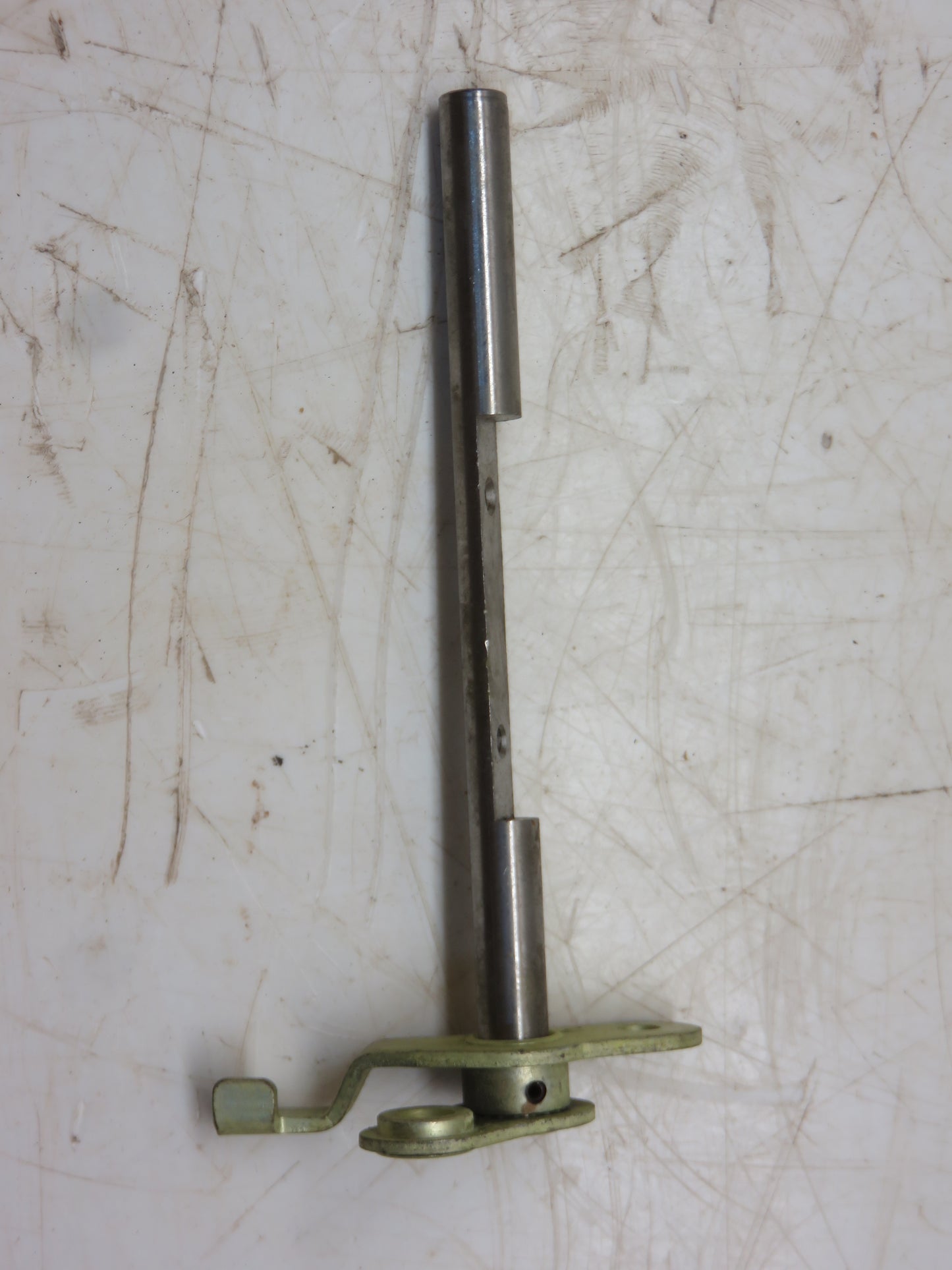 AR40001 John Deere NOS Throttle Shaft For 341, 362 Engines