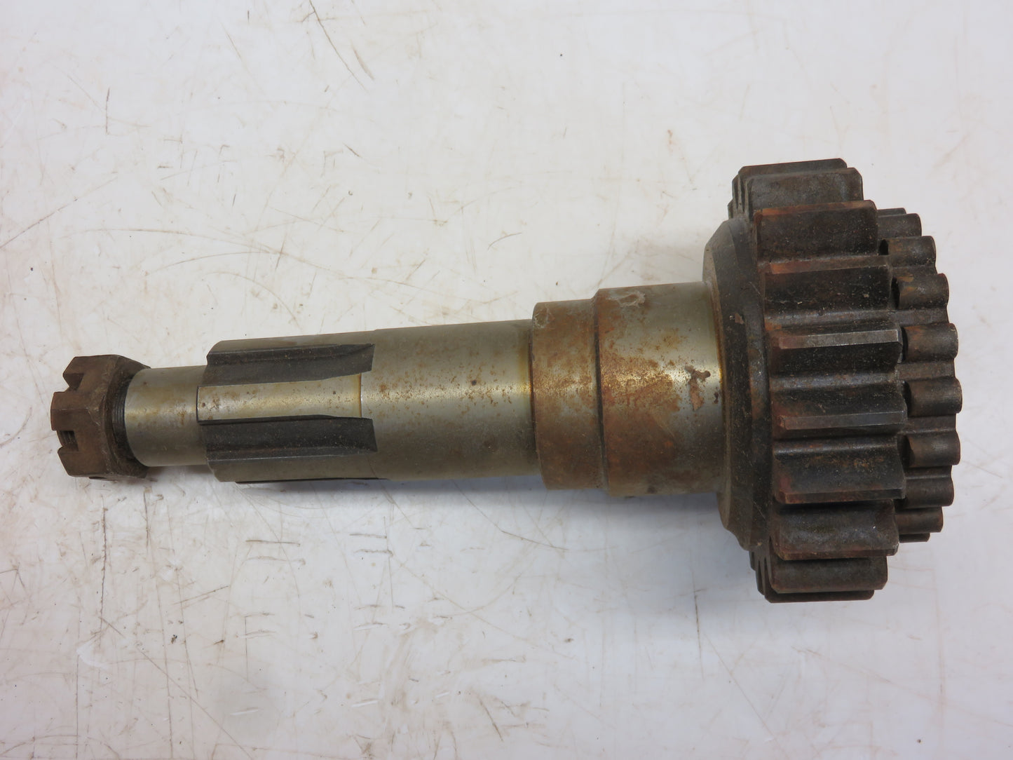 AF1567R, F1375R John Deere NOS Transmission Drive Shaft And Gear For 70