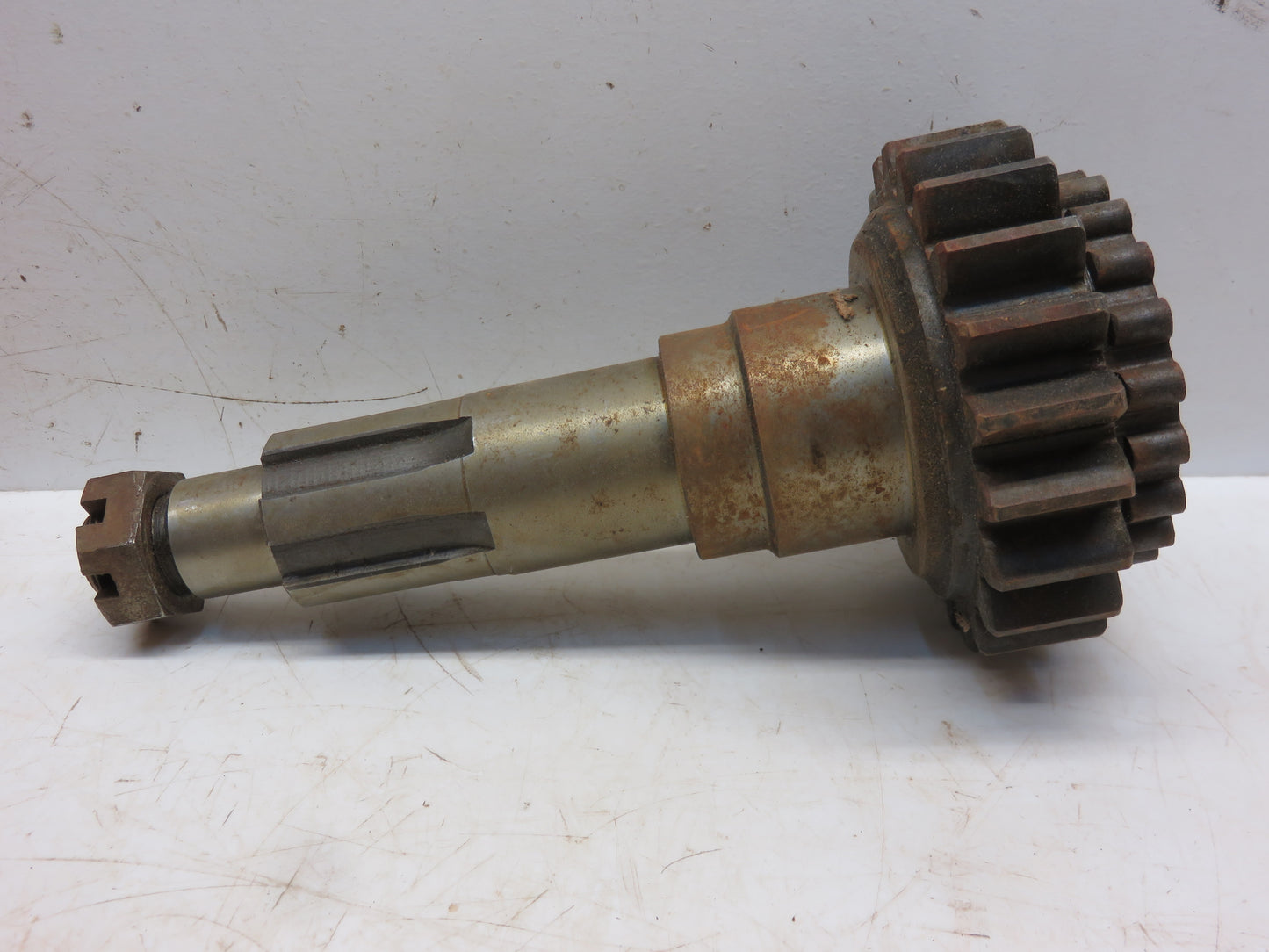 AF1567R, F1375R John Deere NOS Transmission Drive Shaft And Gear For 70