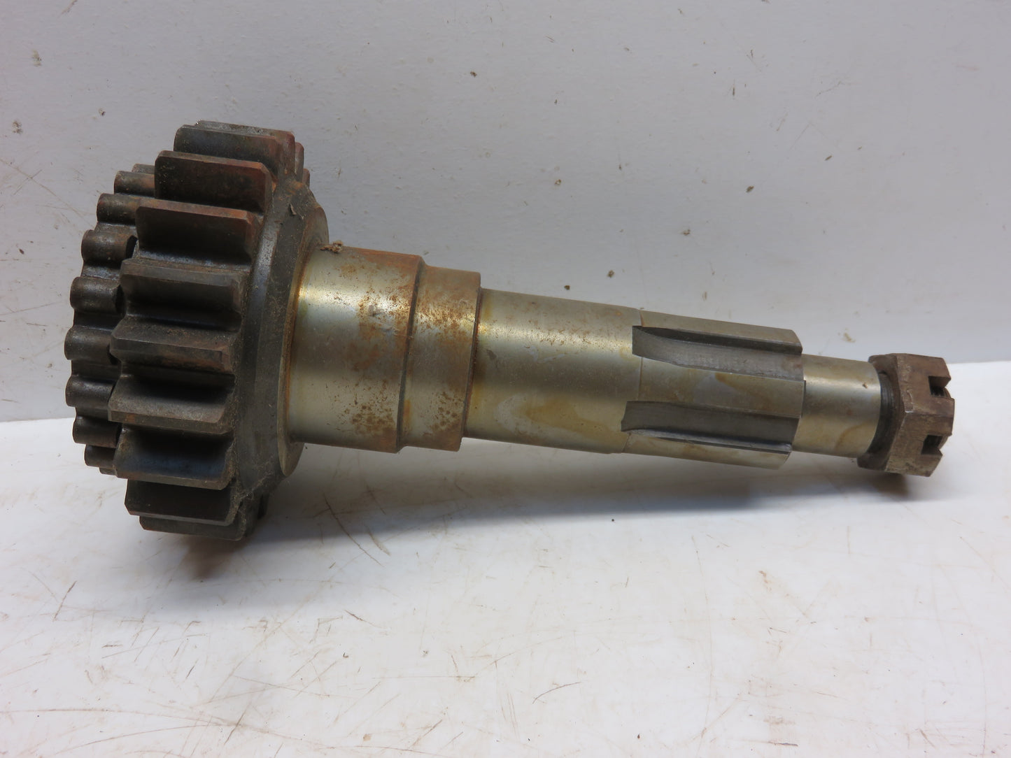AF1567R, F1375R John Deere NOS Transmission Drive Shaft And Gear For 70