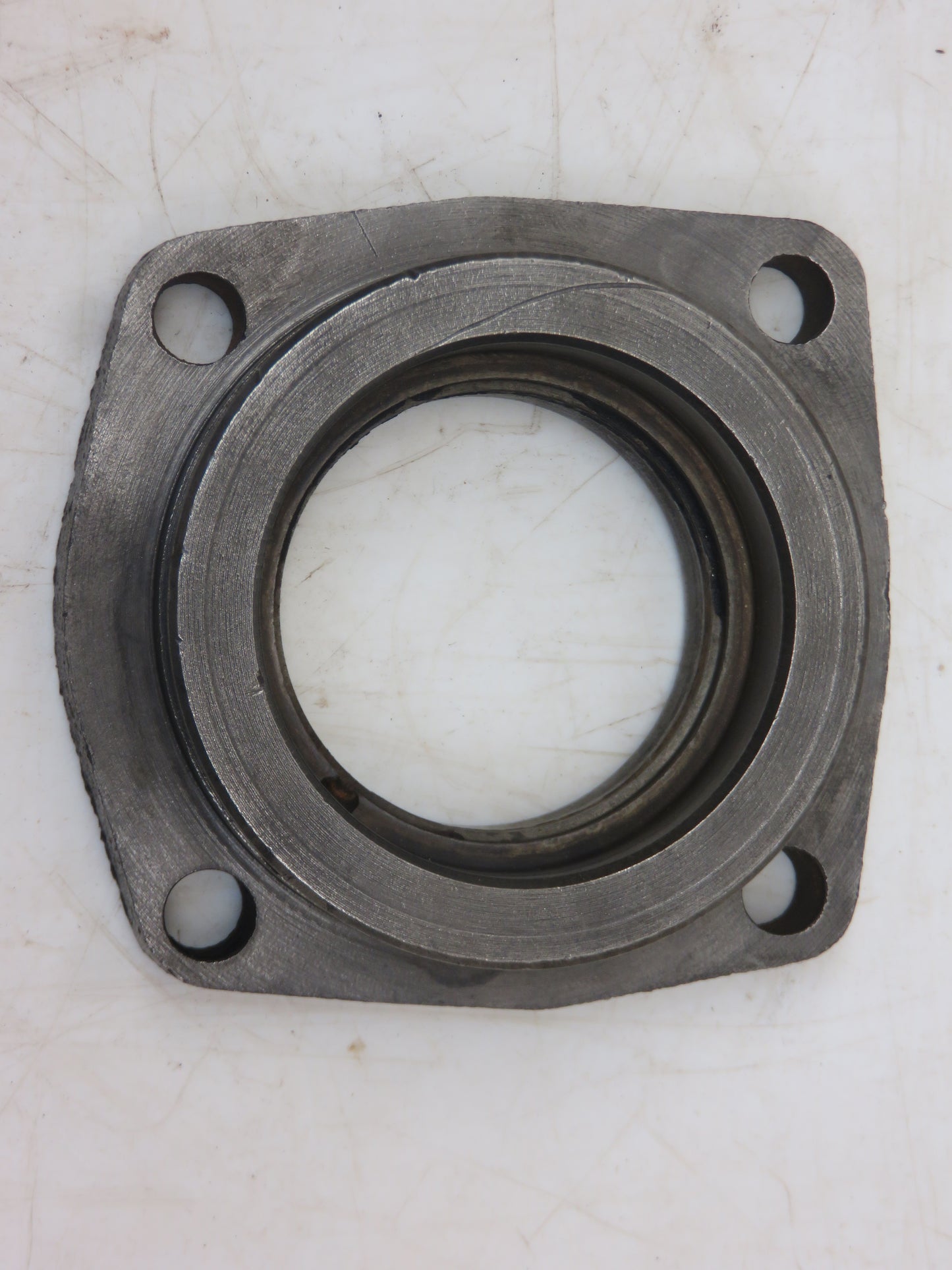 M3505T John Deere Transmission Input Shaft Bearing Quill For 420, 430, 435
