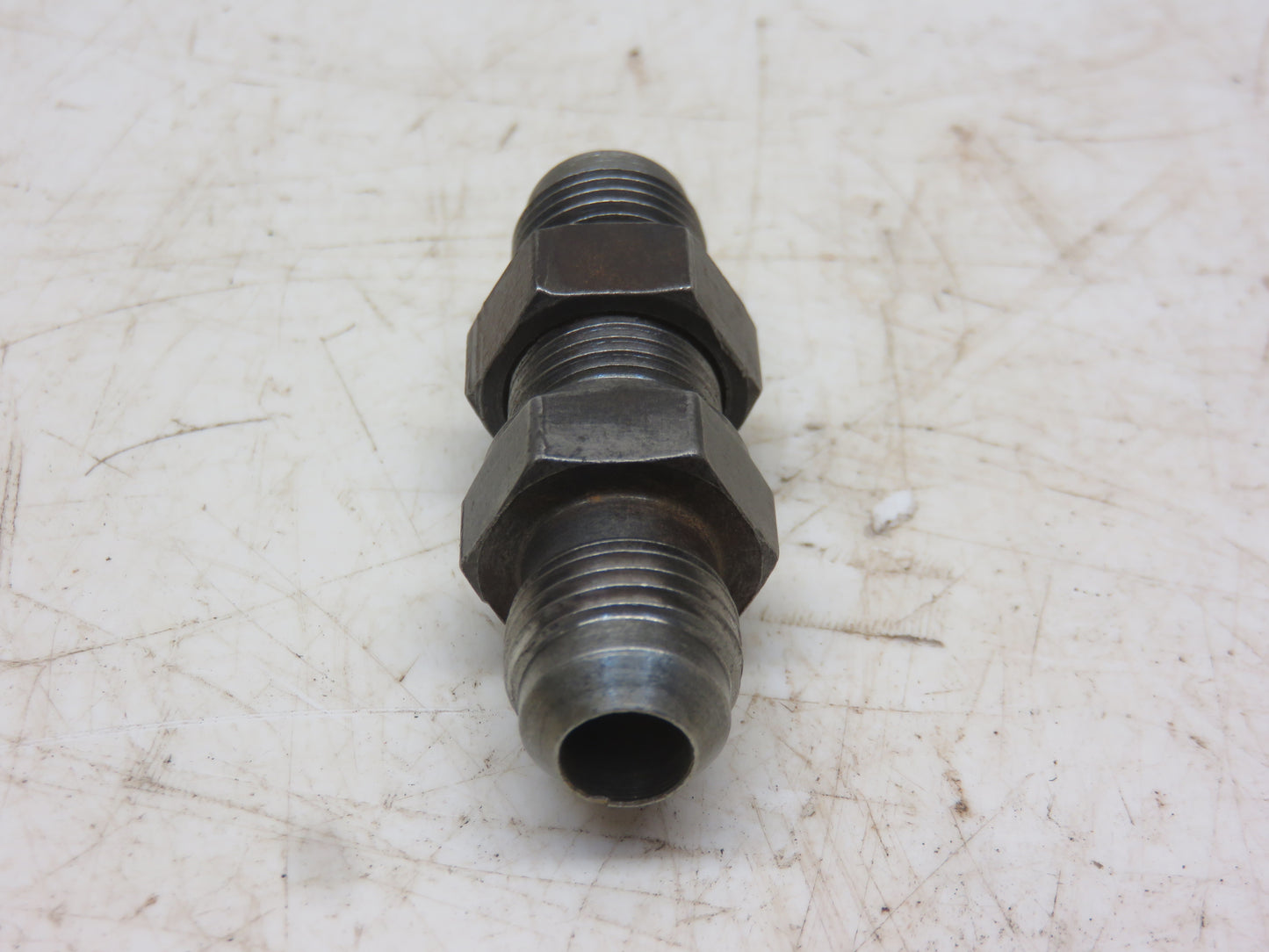 R27238, R26572 John Deere Selective Control Oil Line Fitting For 3010, 4010, 7020, 7520