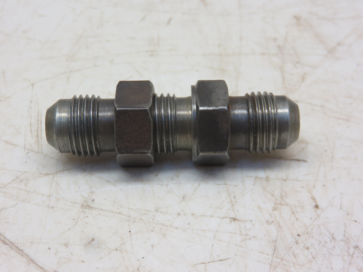 R27238, R26572 John Deere Selective Control Oil Line Fitting For 3010, 4010, 7020, 7520
