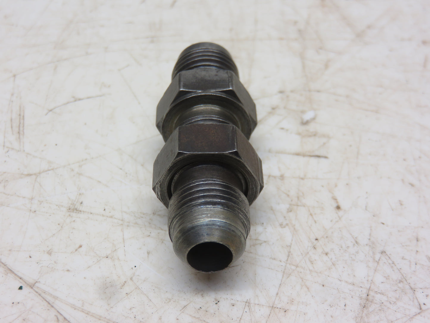 R27238, R26572 John Deere Selective Control Oil Line Fitting For 3010, 4010, 7020, 7520