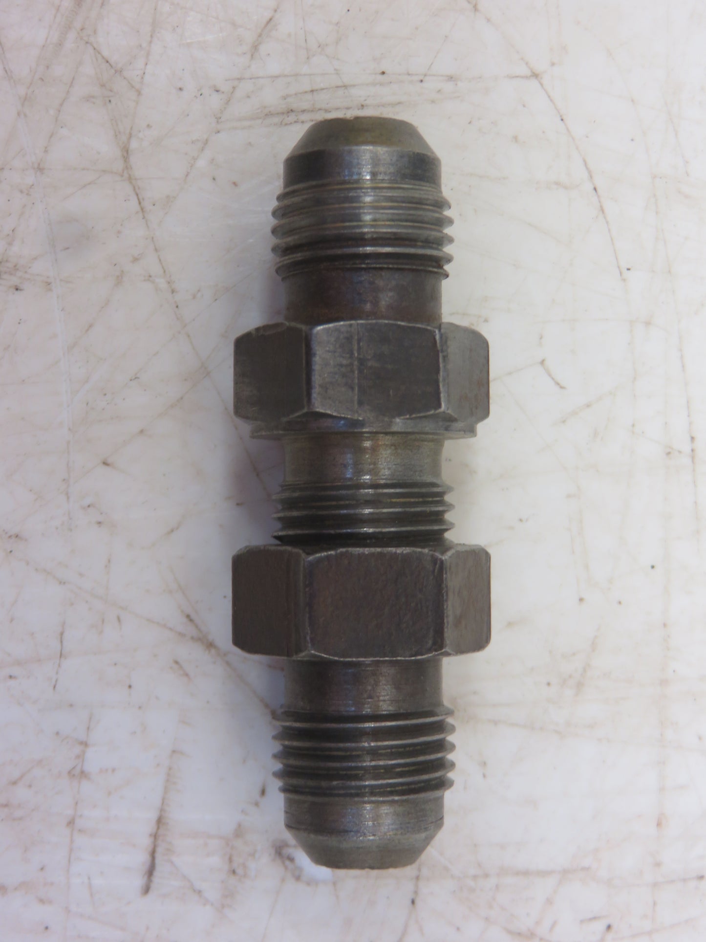 R27238, R26572 John Deere Selective Control Oil Line Fitting For 3010, 4010, 7020, 7520