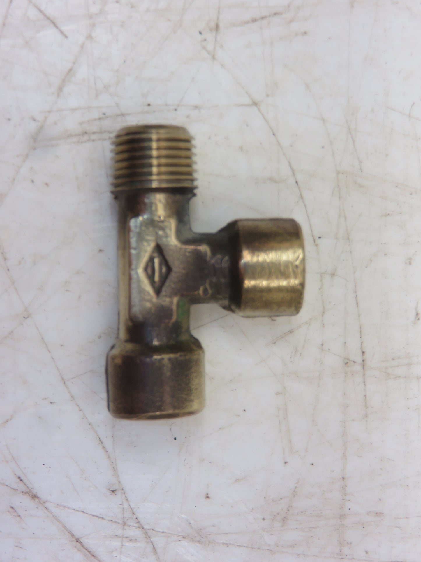AA5778R John Deere Automatic Sediment Bowl Oil Line Tee For A, 50, 60, 70, 520, 620