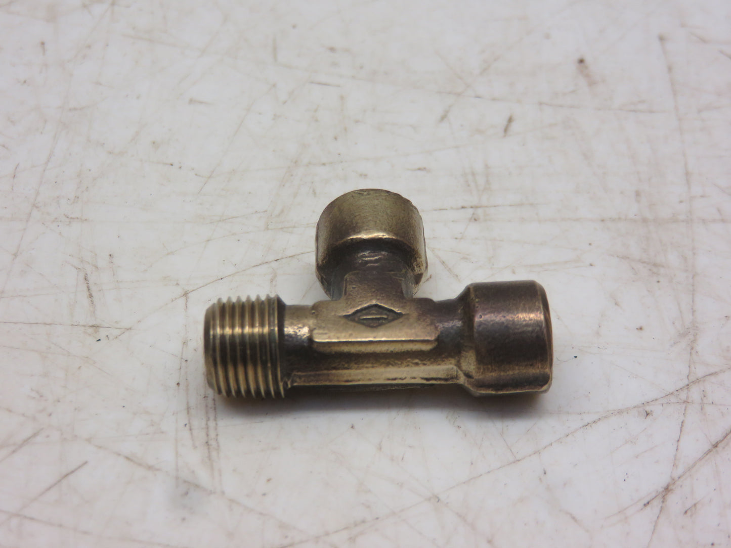 AA5778R John Deere Automatic Sediment Bowl Oil Line Tee For A, 50, 60, 70, 520, 620