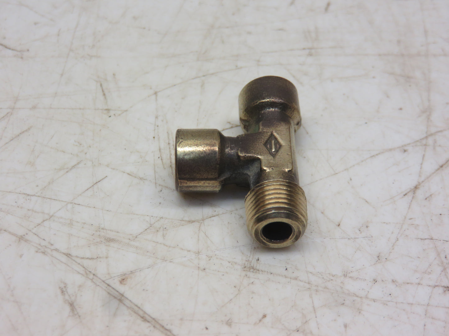 AA5778R John Deere Automatic Sediment Bowl Oil Line Tee For A, 50, 60, 70, 520, 620