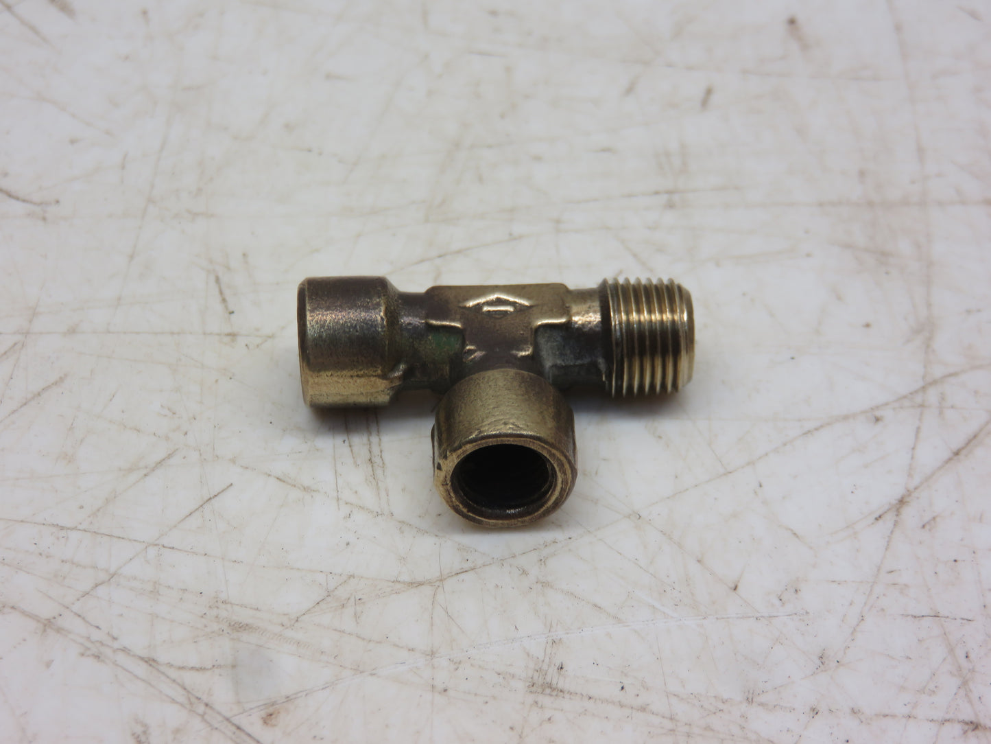AA5778R John Deere Automatic Sediment Bowl Oil Line Tee For A, 50, 60, 70, 520, 620