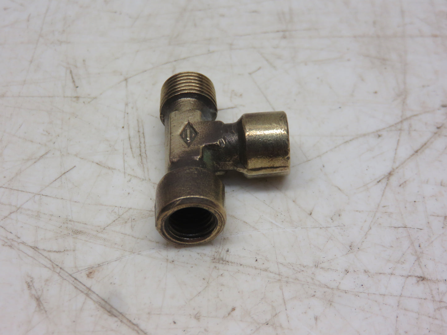 AA5778R John Deere Automatic Sediment Bowl Oil Line Tee For A, 50, 60, 70, 520, 620