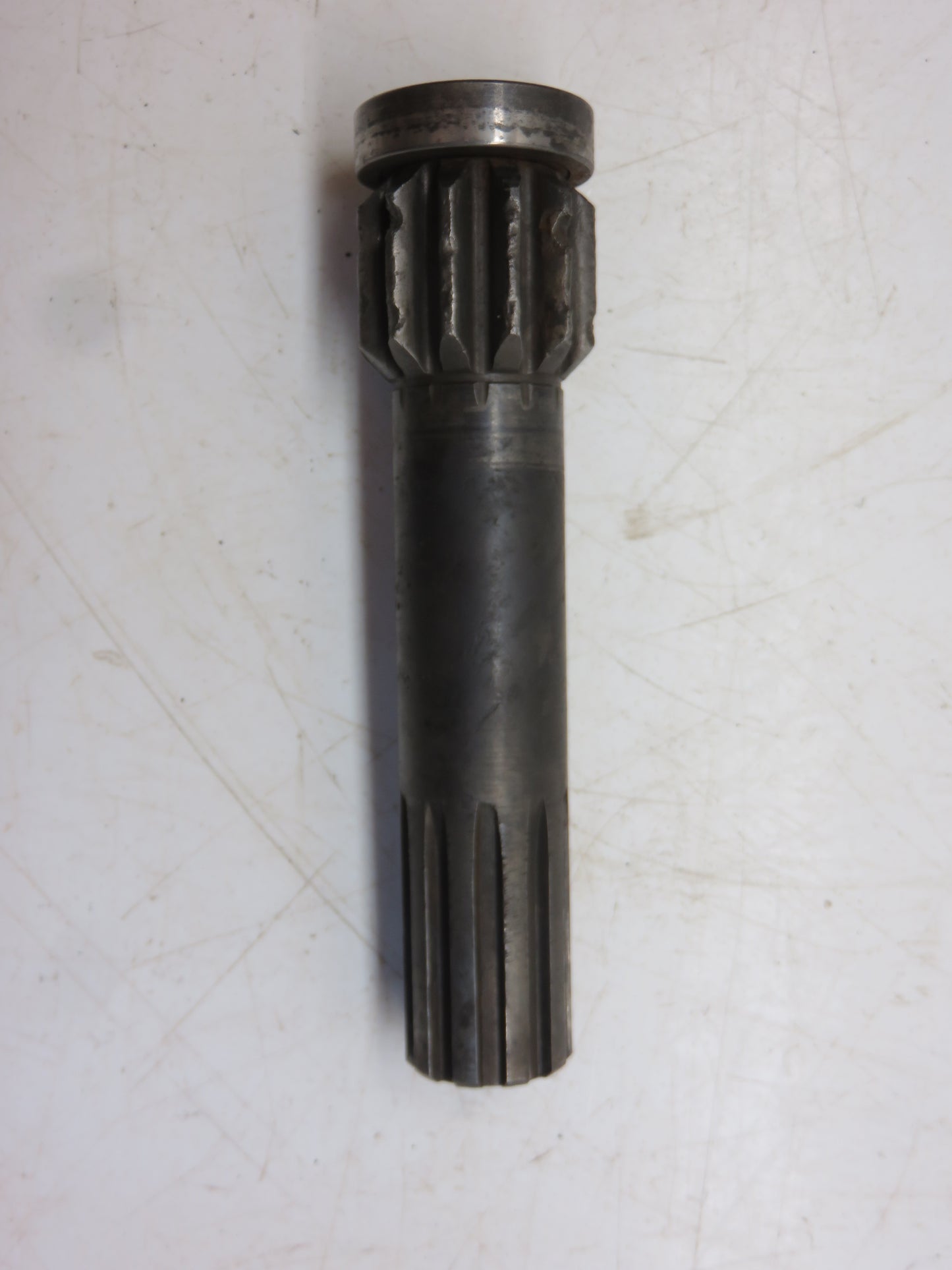 F1986R John Deere Pony Motor Transmission Input Shaft For 70, 80, 720, 820