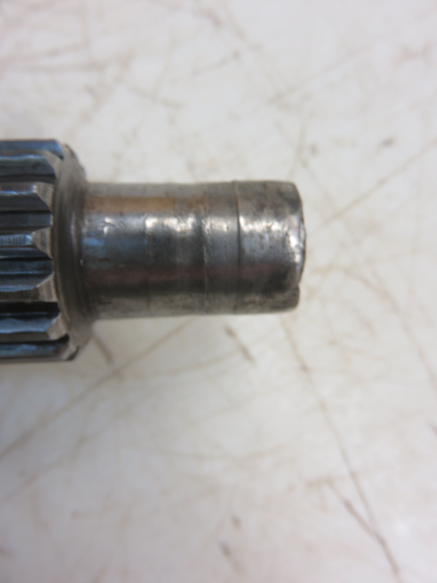 R33927 John Deere Syncro Range Transmission Input Shaft For 3020