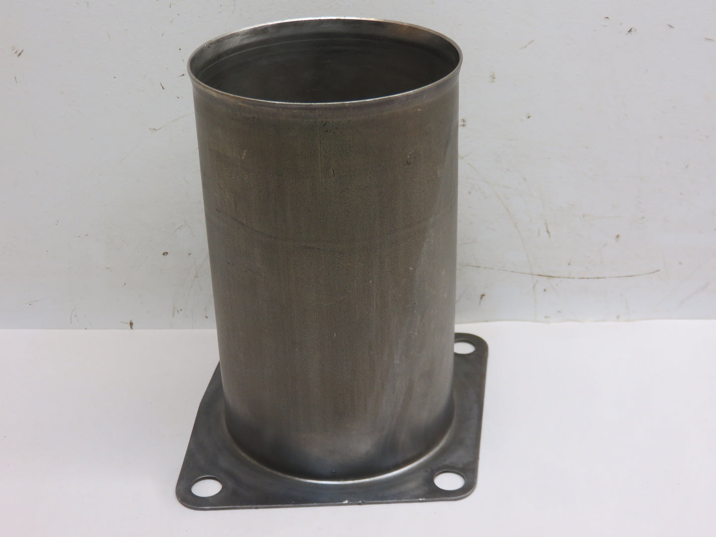 R26166 John Deere Oil Filter Housing For 3010, 4010, 3020, 4000, 4020, 4230