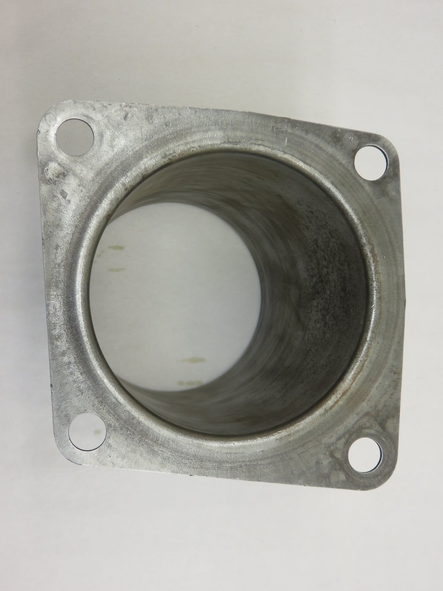 R26166 John Deere Oil Filter Housing For 3010, 4010, 3020, 4000, 4020, 4230