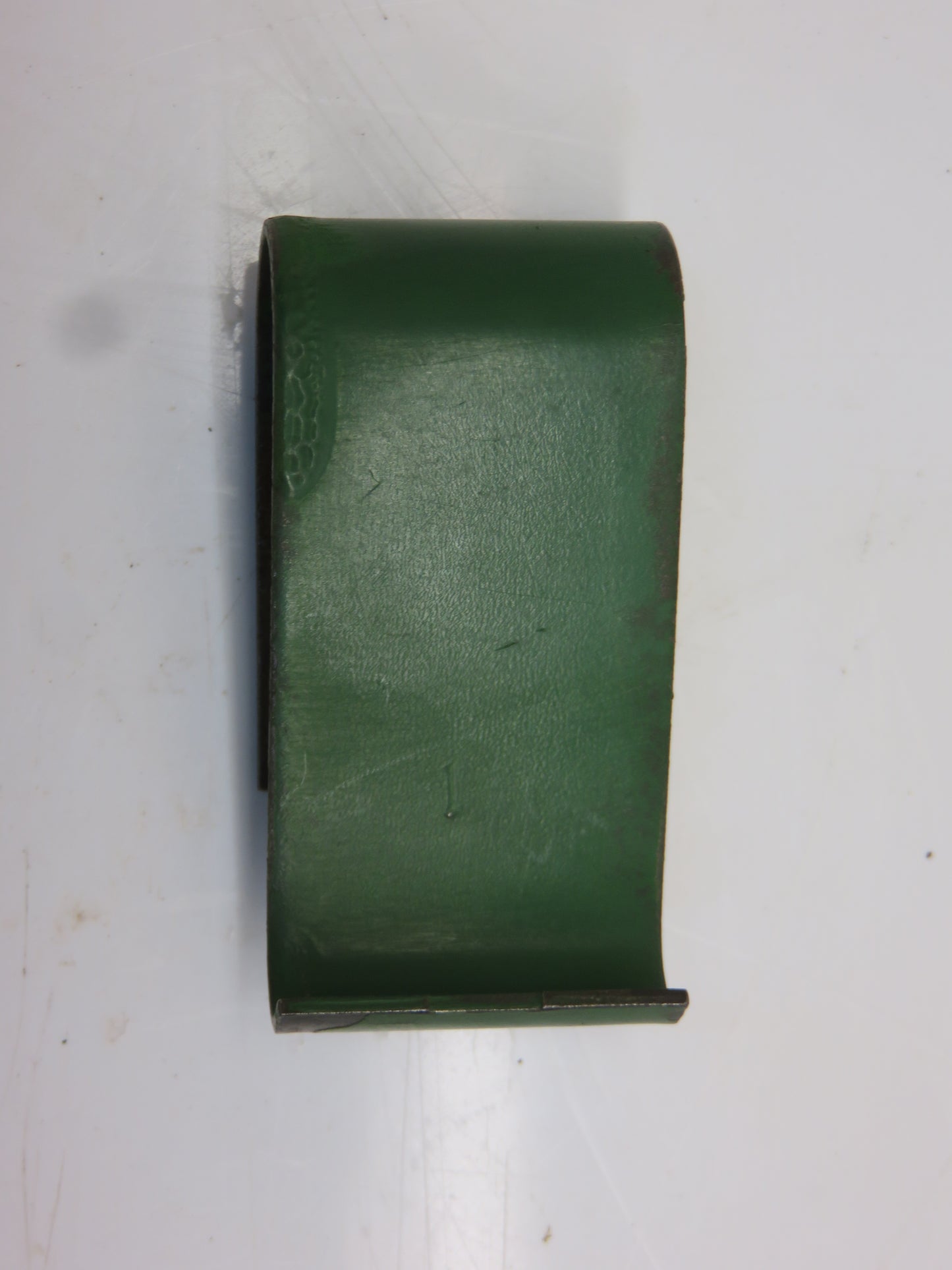 R26694 John Deere Front Side Panel Clip For 2510, 2520, 3010, 3020, 4000, 4010, 4020, 4320