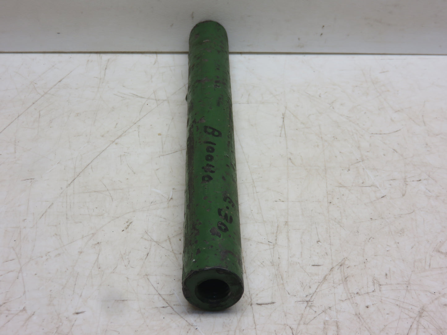 B10040 John Deere NOS Hub Shaft For 494, 495, 694, 695 Planter