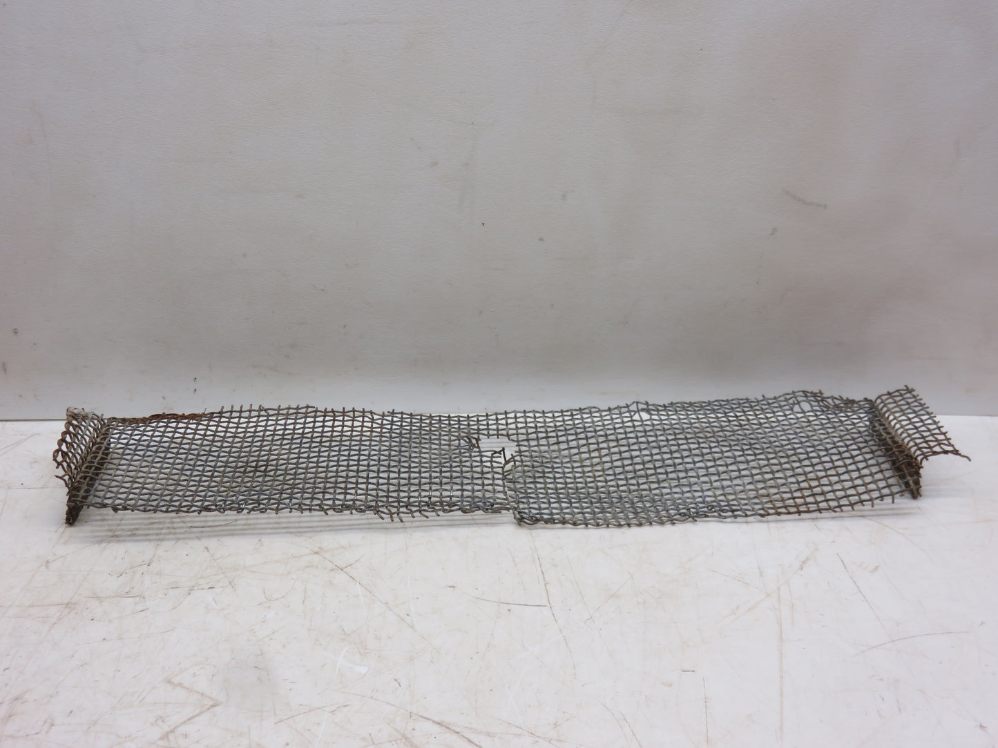 B1565R John Deere Radiator Trash Screen For B