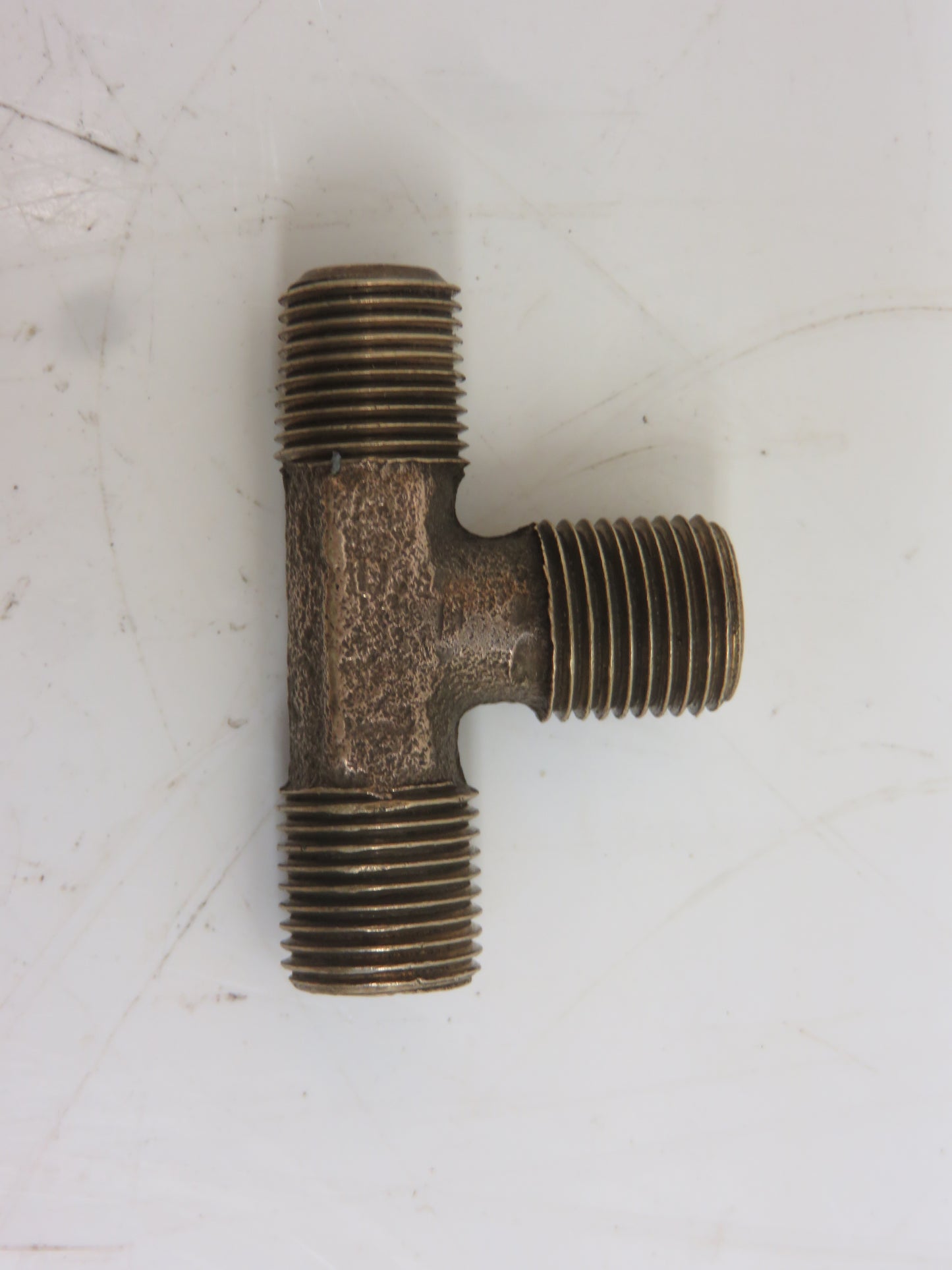 R20495R John Deere Engine Oil Line Tee For 620, 630, 730