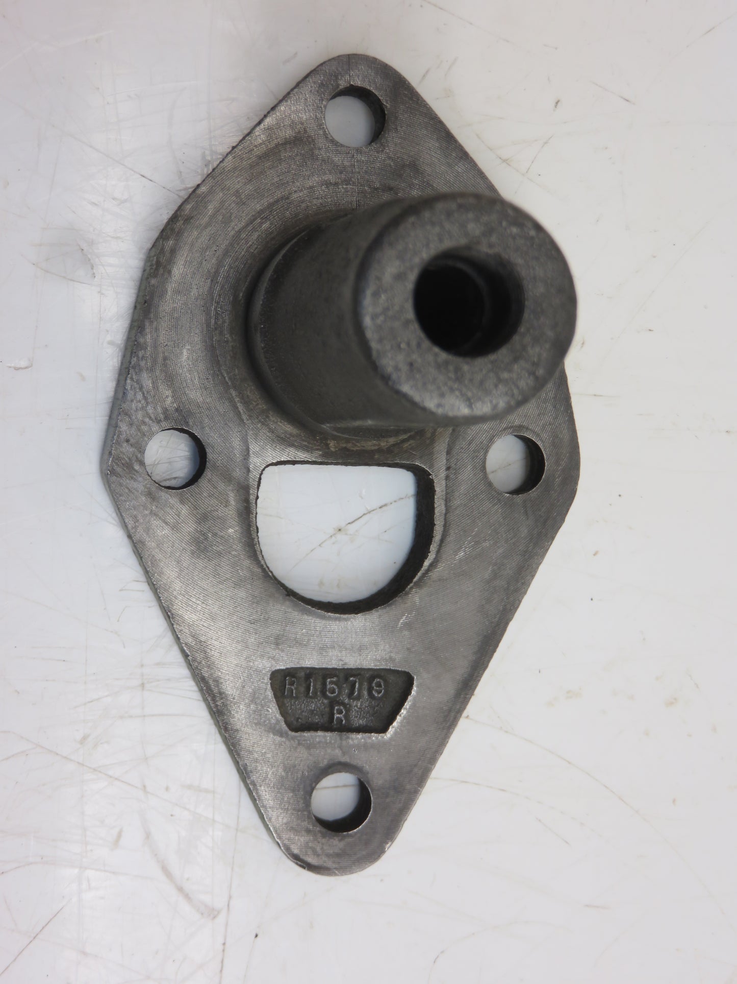 R1579R John Deere Engine Oil Manifold For 80, 820, 830