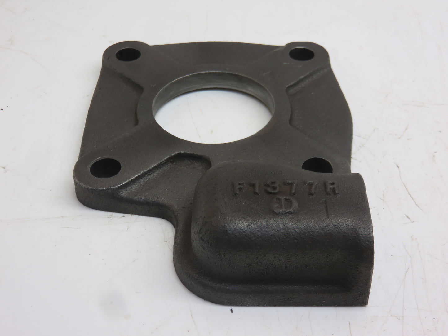 F1377R John Deere Transmission Drive Shaft Bearing Cover For 70