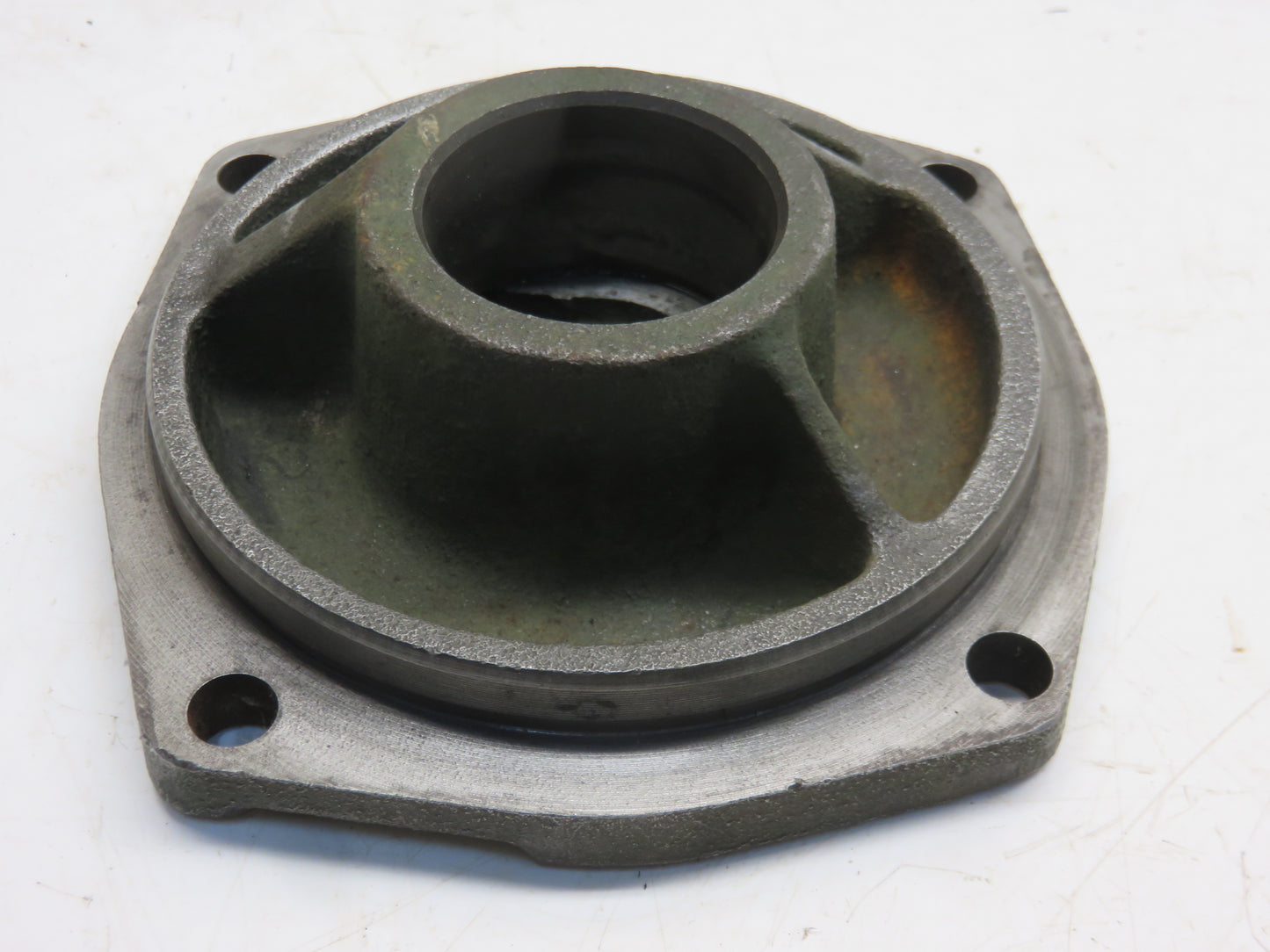 R305R, AR923R John Deere Governor Bearing Housing For R, 80, 820, 830