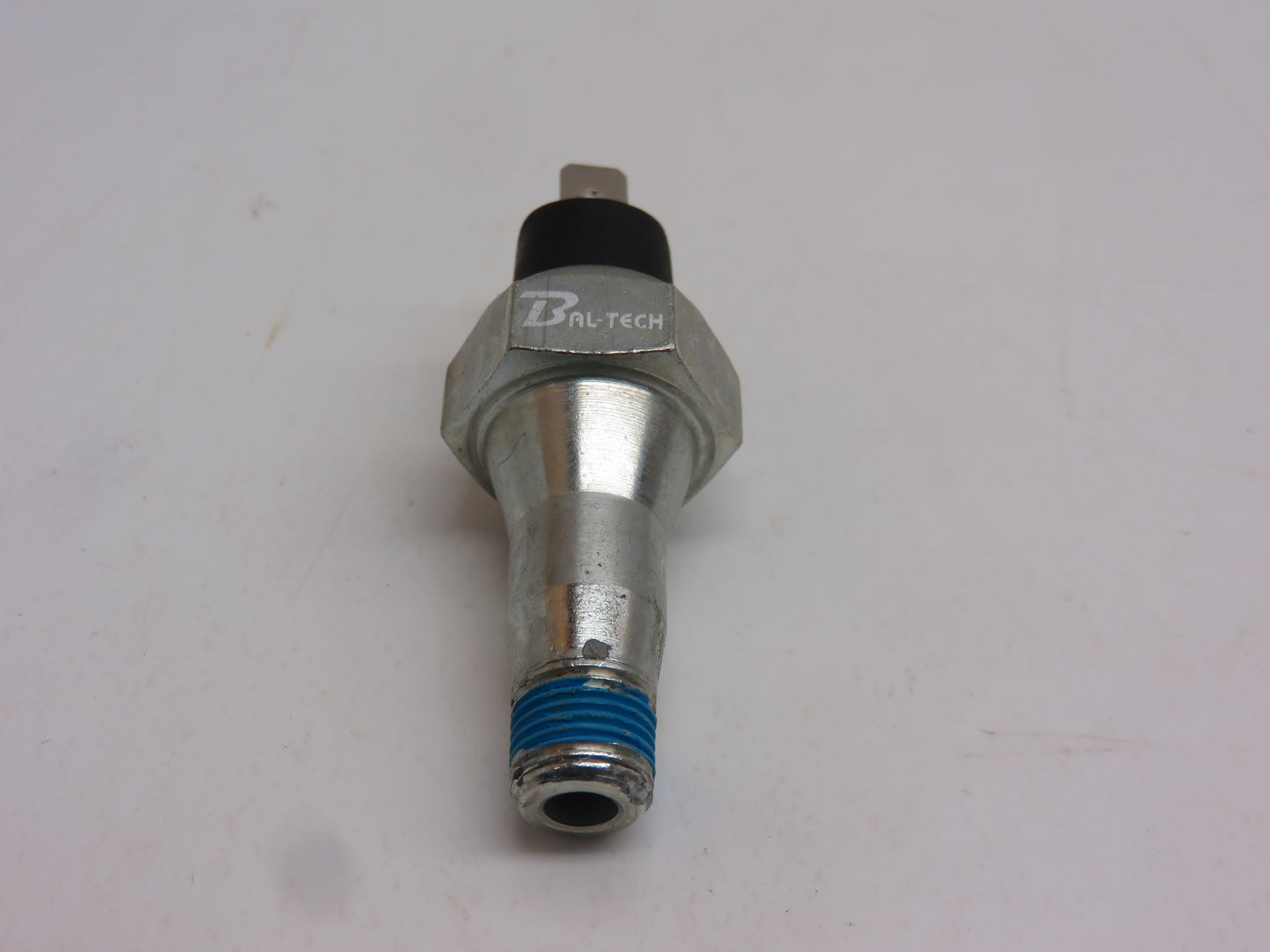 AR27977 John Deere Oil Pressure Switch For 720, 820, 730, 830, 1010, 2010, 3010, 4010