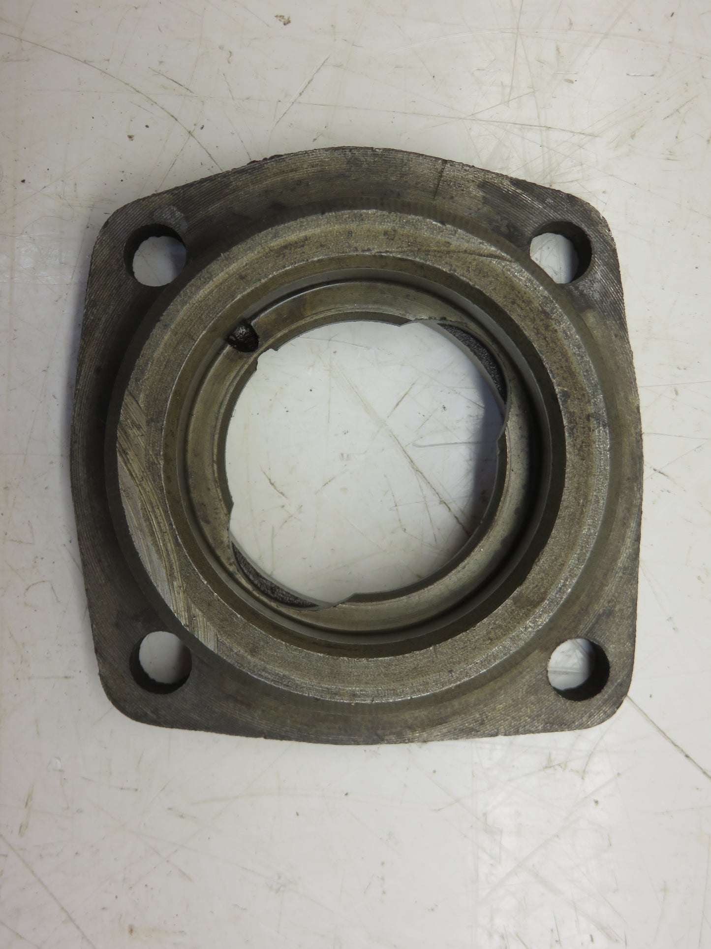 M47T, AM656T John Deere Transmission Input Shaft Bearing Quill For M, 40, 320, 420, 330