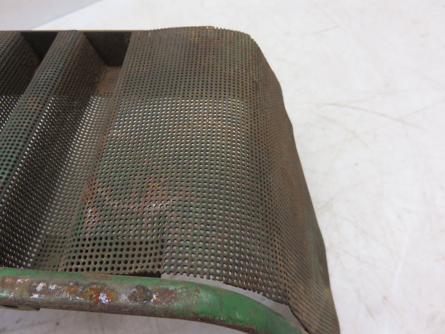 AR38233 John Deere Front Grille Screen For 2510, 2520