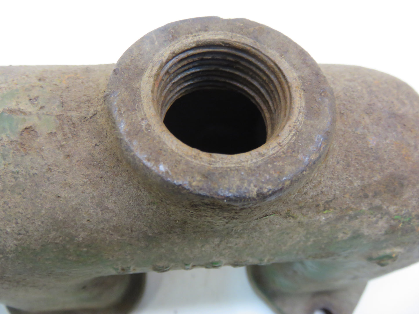 R2512R John Deere Lower Cylinder Head Water Inlet For 820