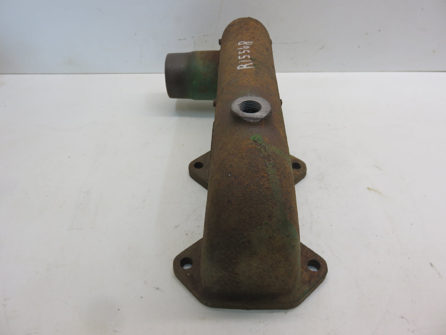 R1556R John Deere Lower Cylinder Head Water Inlet For 80