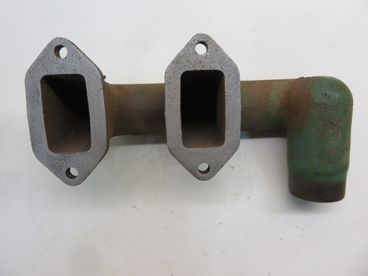 R1556R John Deere Lower Cylinder Head Water Inlet For 80