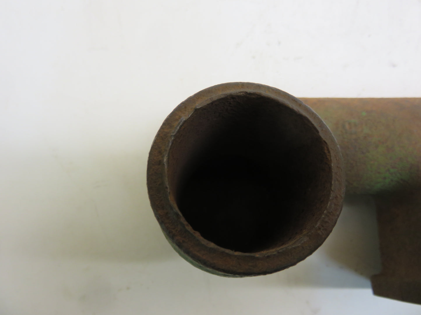R1556R John Deere Lower Cylinder Head Water Inlet For 80