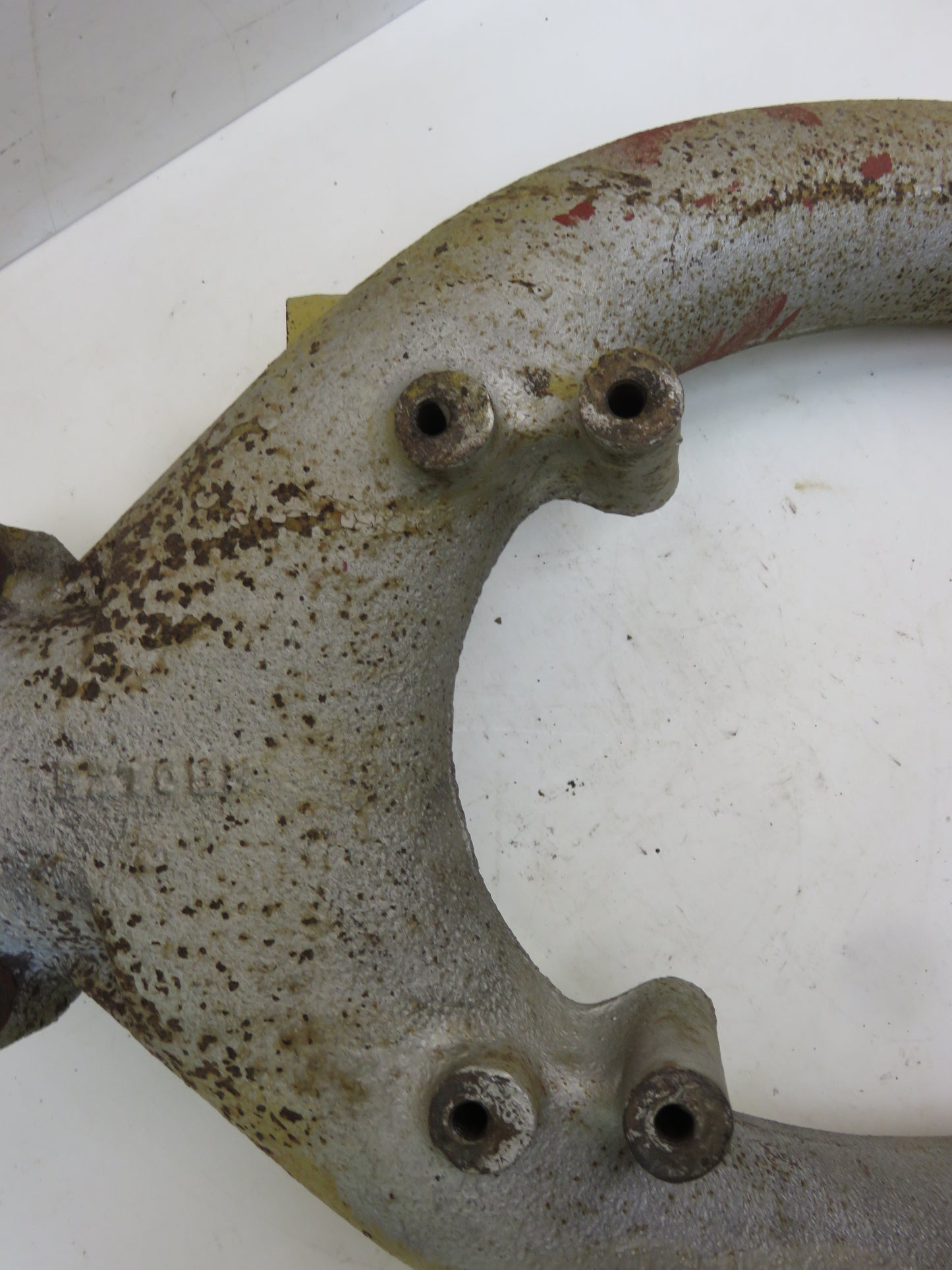 R2705R John Deere Exhaust Manifold For 820, 830, 840