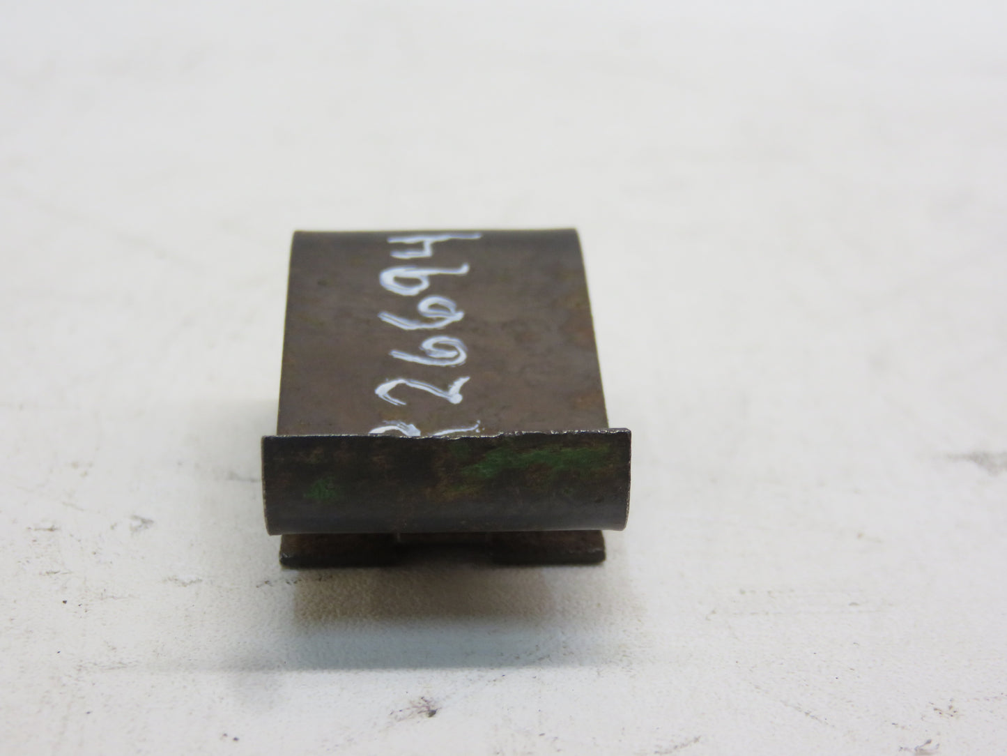 R26694 John Deere Front Side Panel Clip For 2510, 2520, 3010, 3020, 4000, 4010, 4020, 4320
