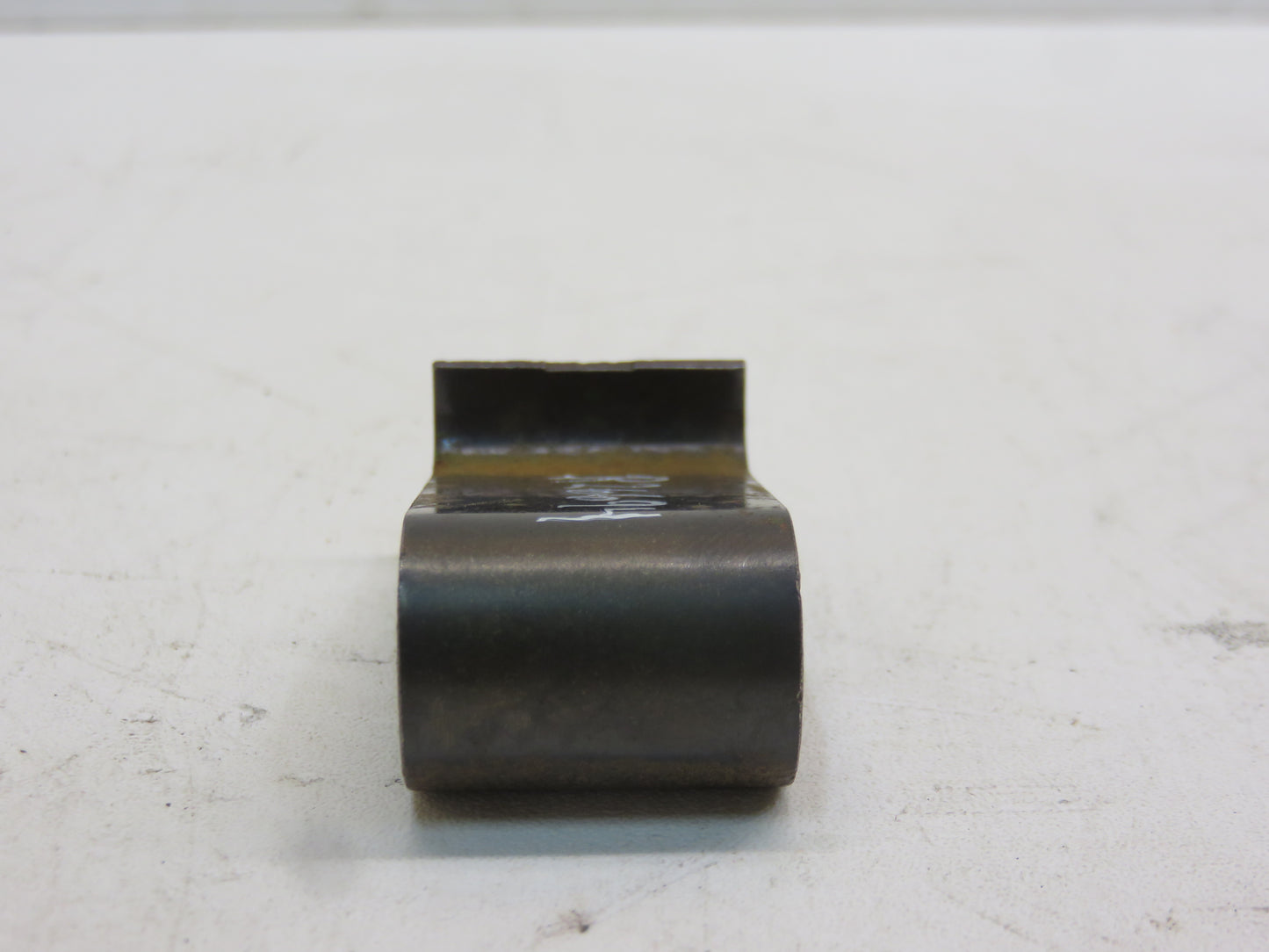 R26694 John Deere Front Side Panel Clip For 2510, 2520, 3010, 3020, 4000, 4010, 4020, 4320