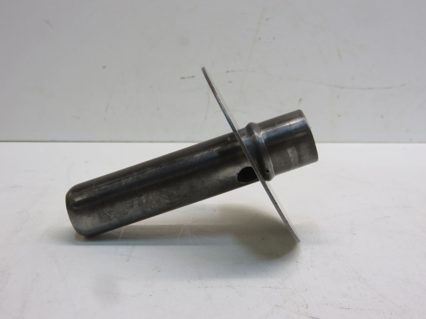 AA2096R John Deere Oil Filter Outlet For A, B, D, G, R, 50, 60, 70, 520, 620, 720, 530, 630, 730