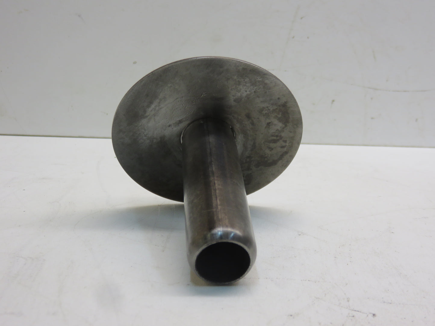 AA2096R John Deere Oil Filter Outlet For A, B, D, G, R, 50, 60, 70, 520, 620, 720, 530, 630, 730