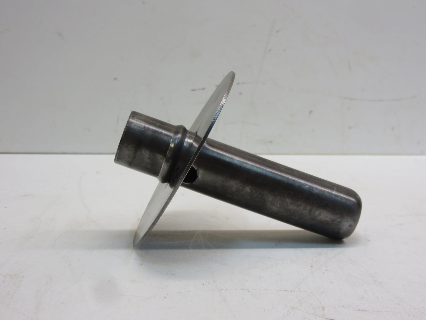 AA2096R John Deere Oil Filter Outlet For A, B, D, G, R, 50, 60, 70, 520, 620, 720, 530, 630, 730