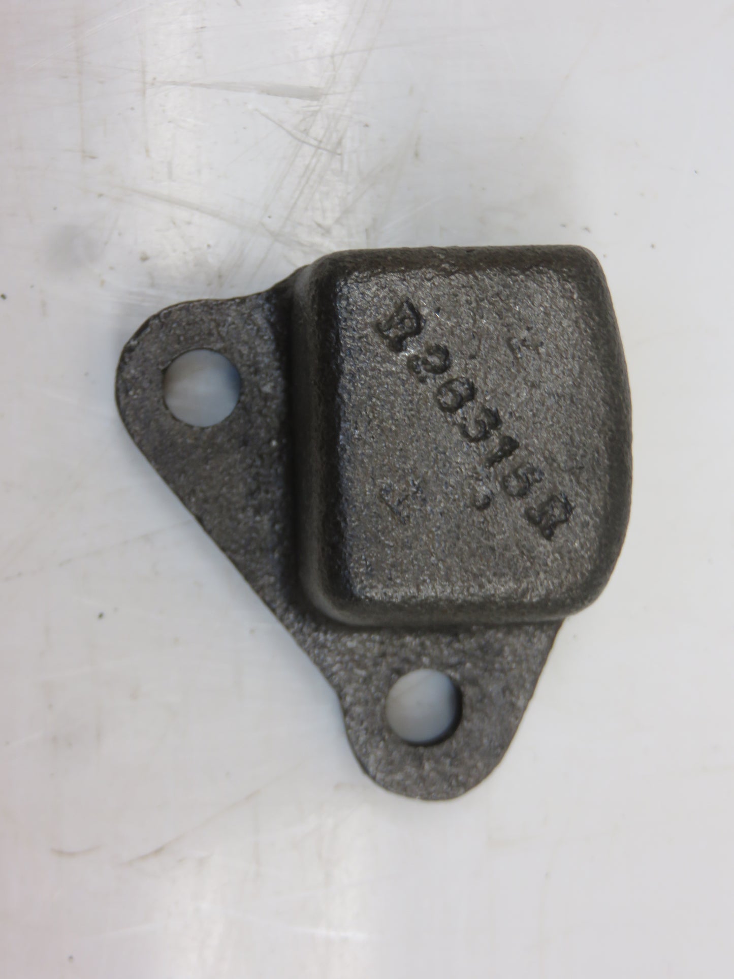 R26315 John Deere Transmission Pump Oil Tube Inlet Bracket For 3010, 4010