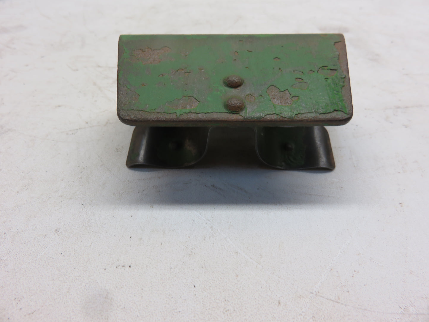 AF3431R John Deere Breakaway Coupler Dust Plug Bracket For 520, 620, 720, 530, 630, 730