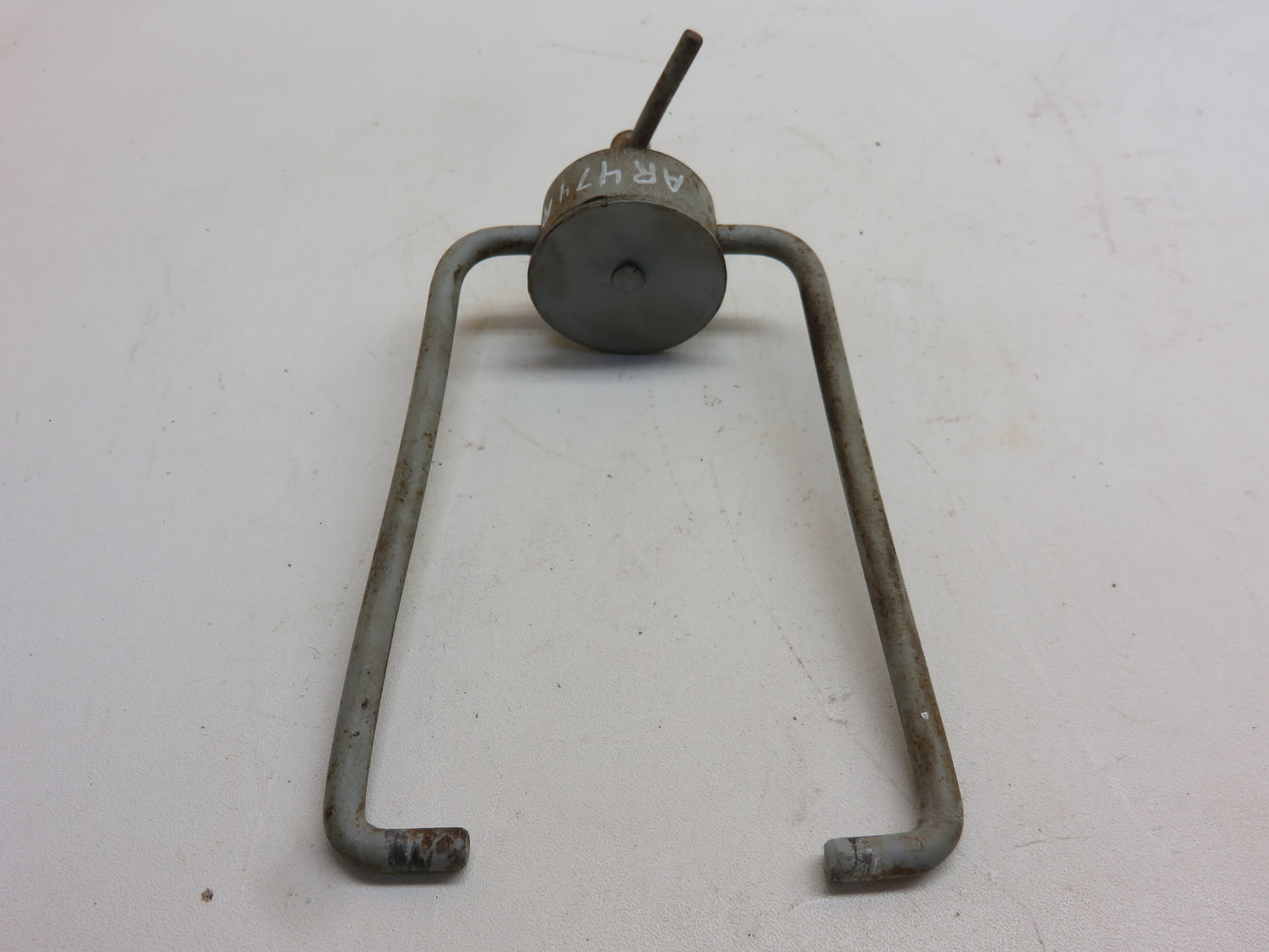 AR474R R485R John Deere Fuel Sediment Bowl Bail For R, 80, 820, 830