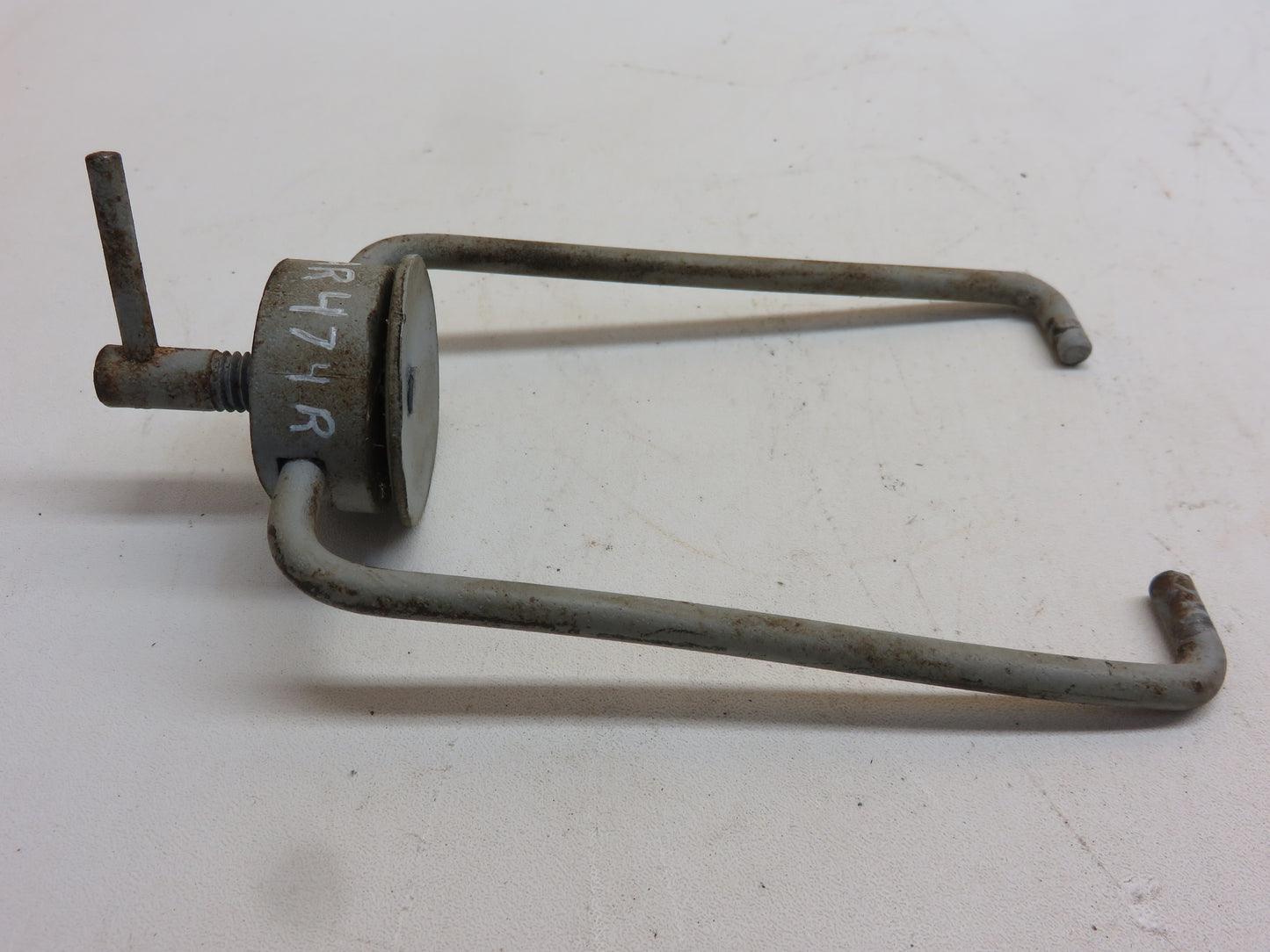 AR474R R485R John Deere Fuel Sediment Bowl Bail For R, 80, 820, 830