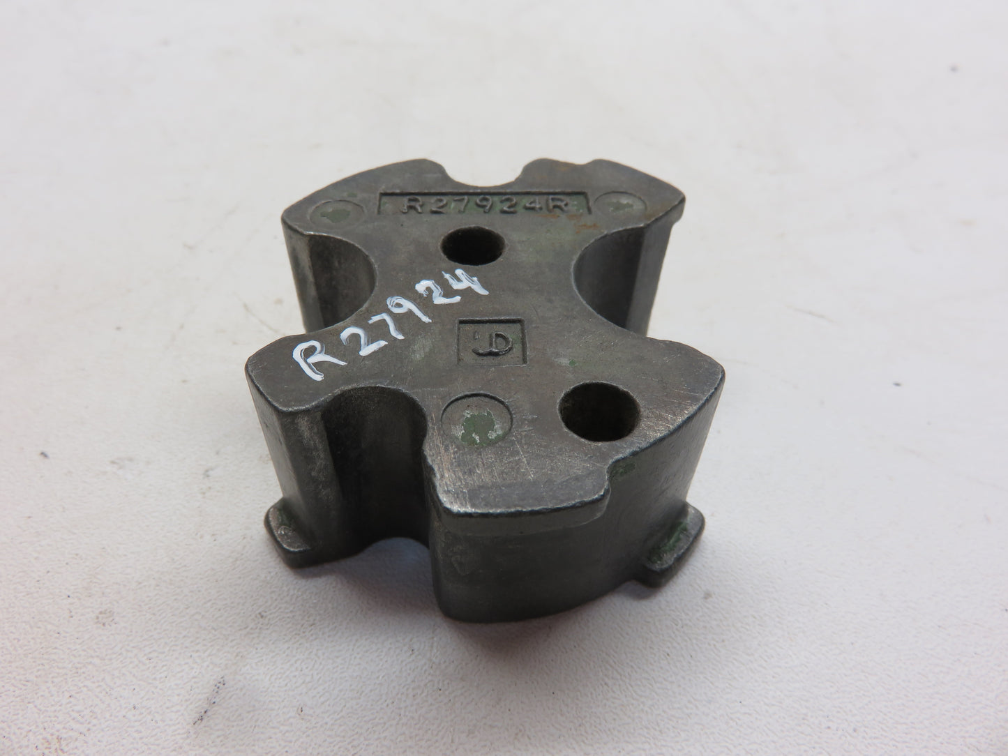 R27924, AR41016 John Deere Hydraulic Line Spacer Bracket For 3010, 4010, 3020, 4020